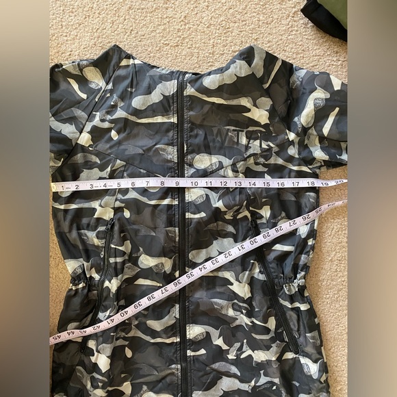 Nike Track and Field Camo Jacket - Picture 6 of 6